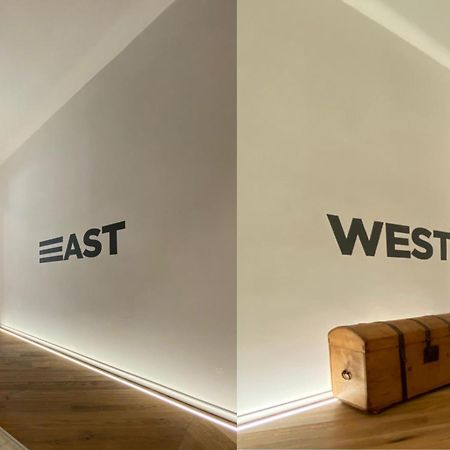 East West Room อาร์โก ภายนอก รูปภาพ